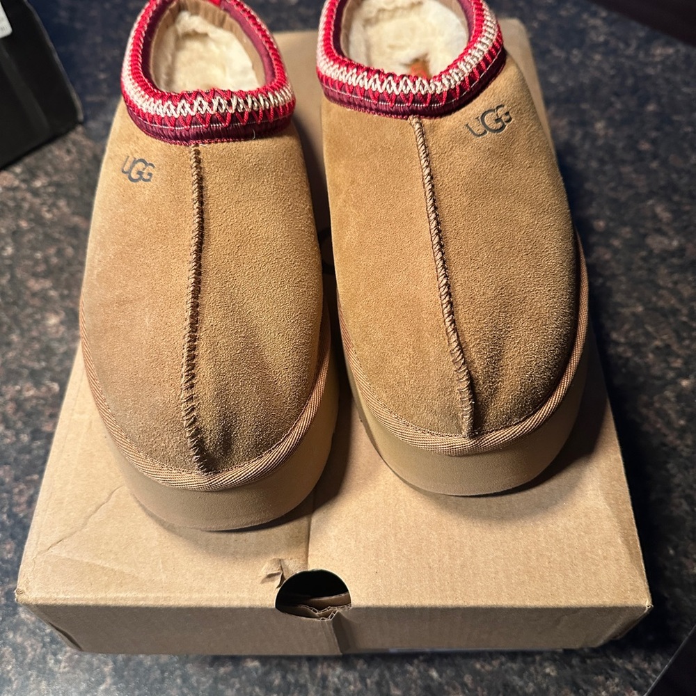 UGG Women's Tazz- Size 10 - Picture 2 of 8